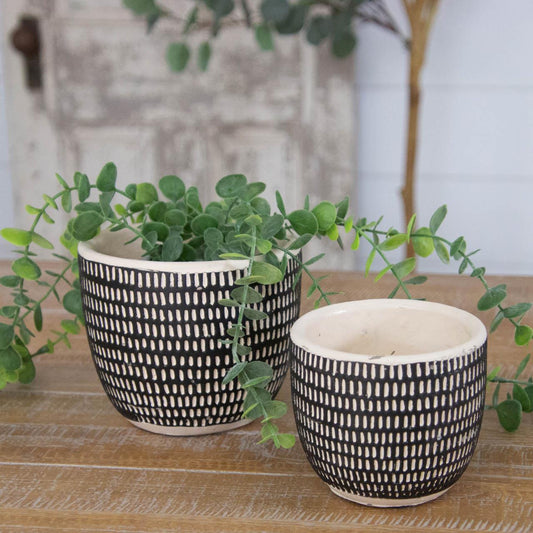 POTTERY - BLACK AND CREAM CARVED NOTCHES POT